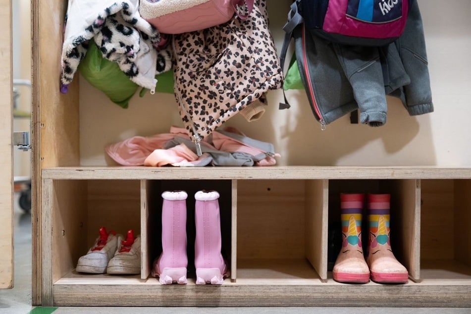 Es steht zur Debatte, ob Eltern von Kita-Kindern bald tiefer in den Geldbeutel greifen müssen. (Symbolfoto)
