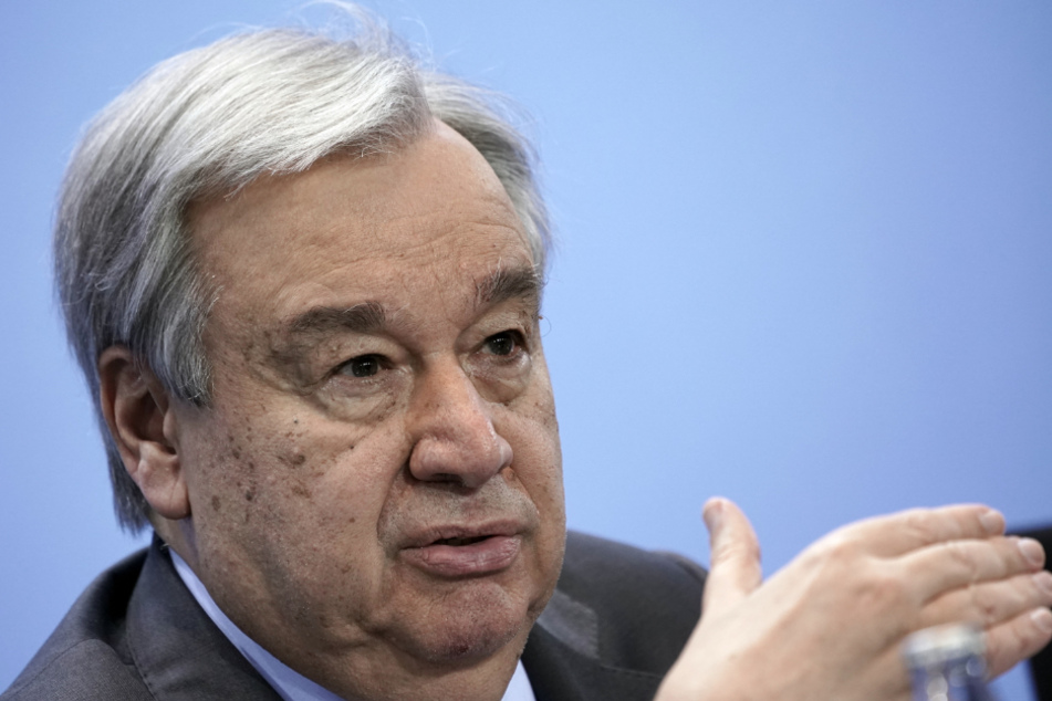 Antonio Guterres, Generalsekretär der Vereinten Nationen, spricht nach der Libyen-Konferenz auf einer Pressekonferenz. Guterres hat die Entscheidung von US-Präsident Trump kritisiert, mitten in der Corona-Pandemie die Beitragszahlungen für die Weltgesundheitsorganisation (WHO) auf Eis zu legen