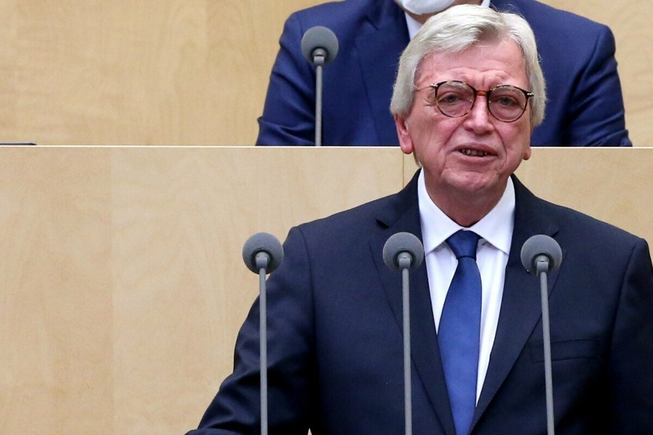 Hessens Ministerpräsident Volker Bouffier (69, CDU) informierte am Dienstag über die neuen Corona-Regeln und ab wann diese gelten.