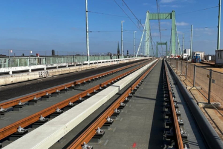 Die Stadt Köln ermöglicht Autofahren ab dem 10. Juli wieder, die Mülheimer Brücke zu passieren.