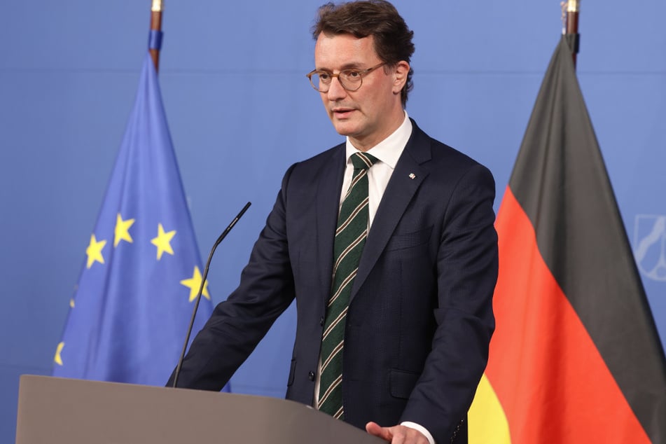 Ministerpräsident Hendrik Wüst (47, CDU) führt in Nordrhein-Westfalen eine schwarz-grüne Regierung.