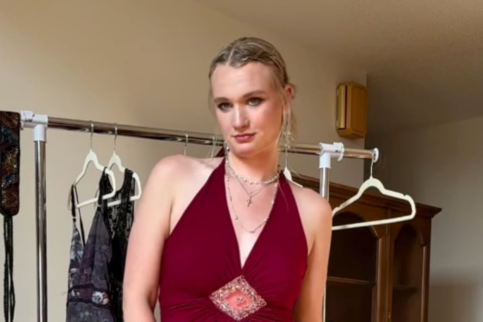 Hannah (22) stellt öfter mal ein Kleid auf ihrem Instagram-Account vor.