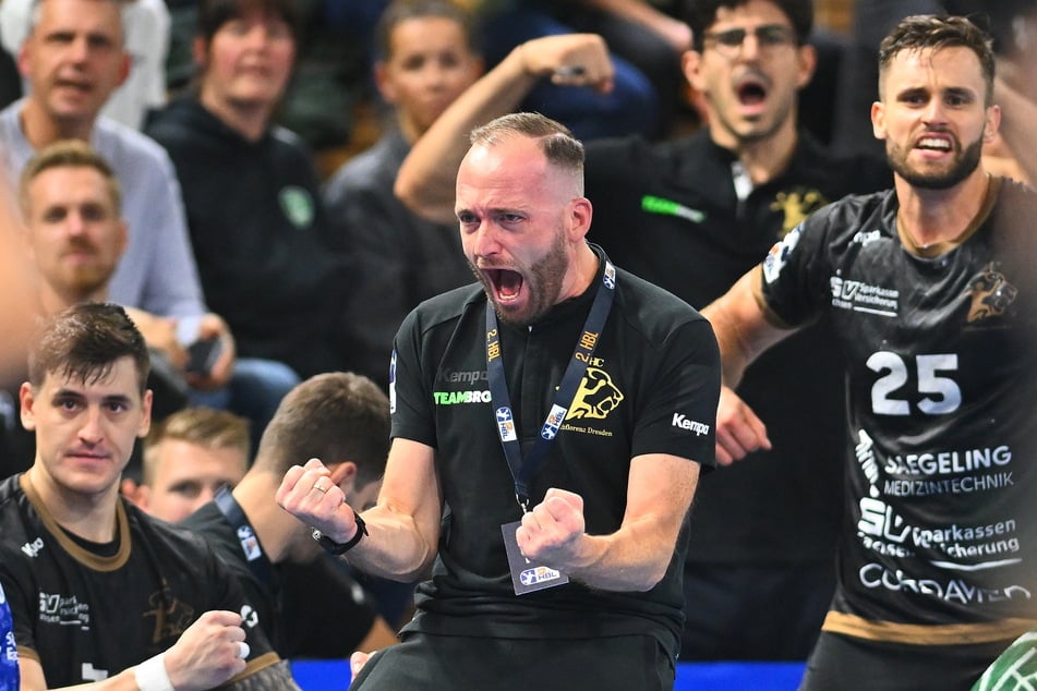 HCE-Coach André Haber (M.) fühlte sich mit den Zuschauern im Rücken wohl.