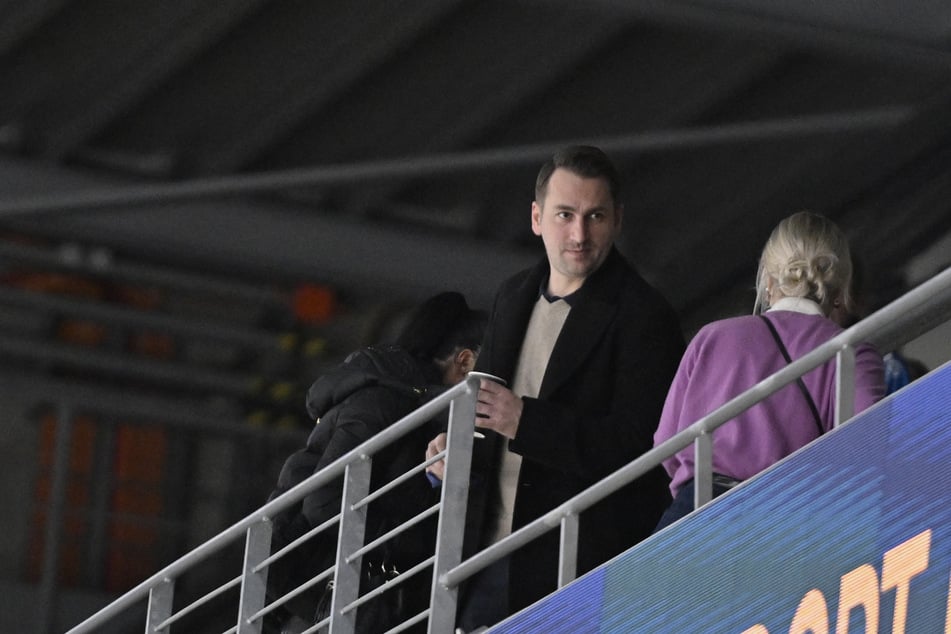 Der neue Sportboss der Eislöwen, Jens Baxmann (40), sah das Debakel seines neuen Teams.