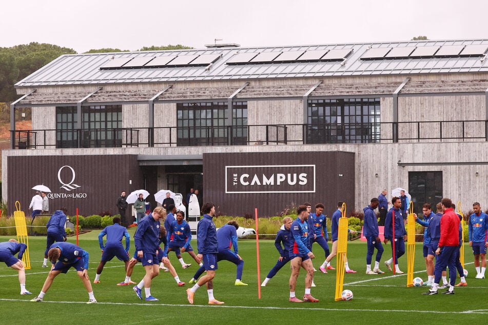 Sonntag stehen zwei Rasen-Trainings an.