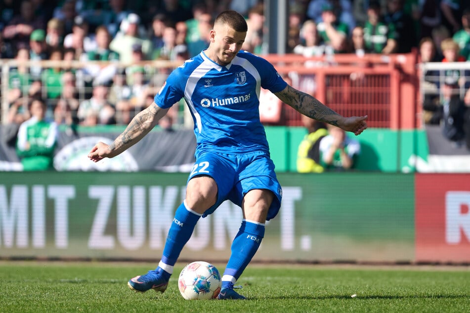 Mateusz Zukowski (24) verwandelt den Elfmeter selbstbewusst zum 1:0.
