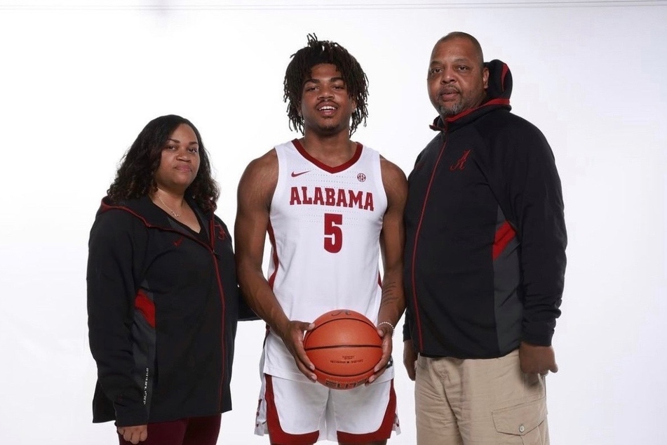 Alabama's top-ranked high school player RJ Johnson (c.) became the second commit for the Crimson Tide in their 2024 recruiting class.
