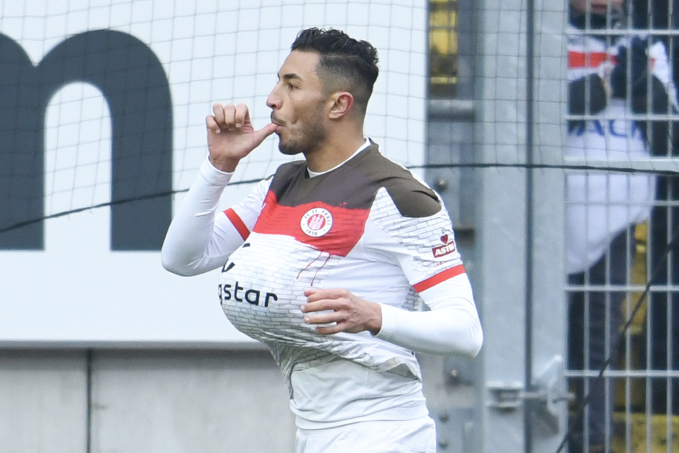 Beim FC St. Pauli legte Aziz Bouhaddouz (heute 35) mit 15 Toren eine starke Debüt-Saison hin.