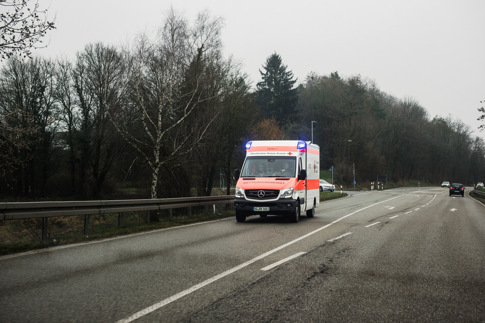 Im Harz krachten zwei Autos zusammen - ein Mann starb, drei weitere Personen wurden verletzt. (Symbolbild)