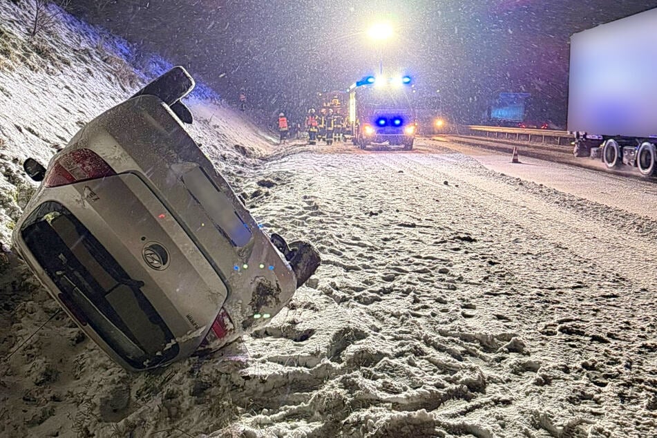 Eine Autofahrerin verlor am Freitagabend auf der A38 die Kontrolle über das Fahrzeug. Zum Unfallzeitpunkt herrschten winterliche Bedingungen vor.