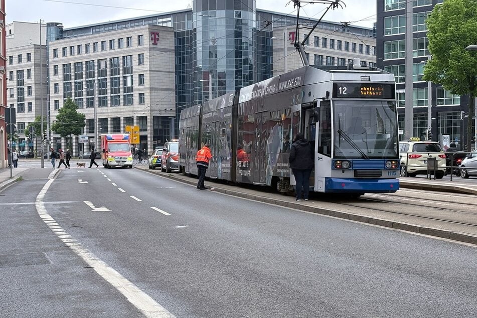 Eine Tram der Linie 12 hat am Freitagmorgen eine Passantin erfasst.
