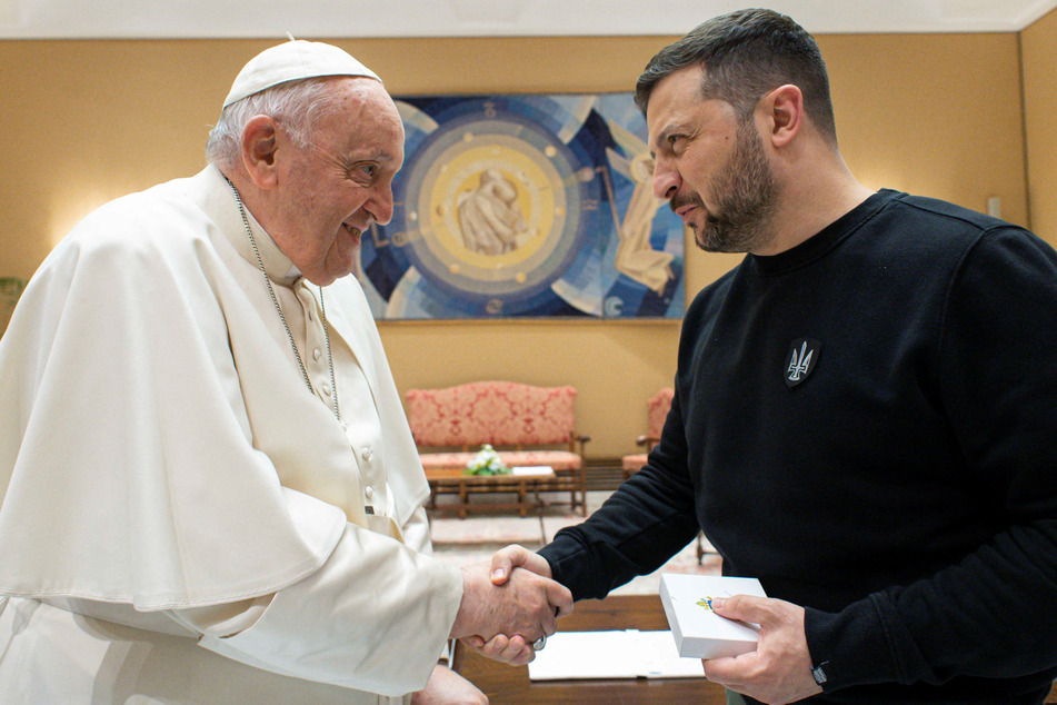 Pope Francis (l.) meeting with Ukrainian President Volodymyr Zelenskiy at the Vatican on Saturday.