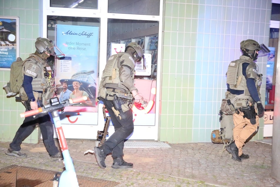 Das SEK rückte mit schwerem Gerät an.
