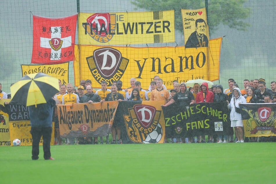 Dem Regen zum Trotz: Das traditionelle Fanbild muss sein!