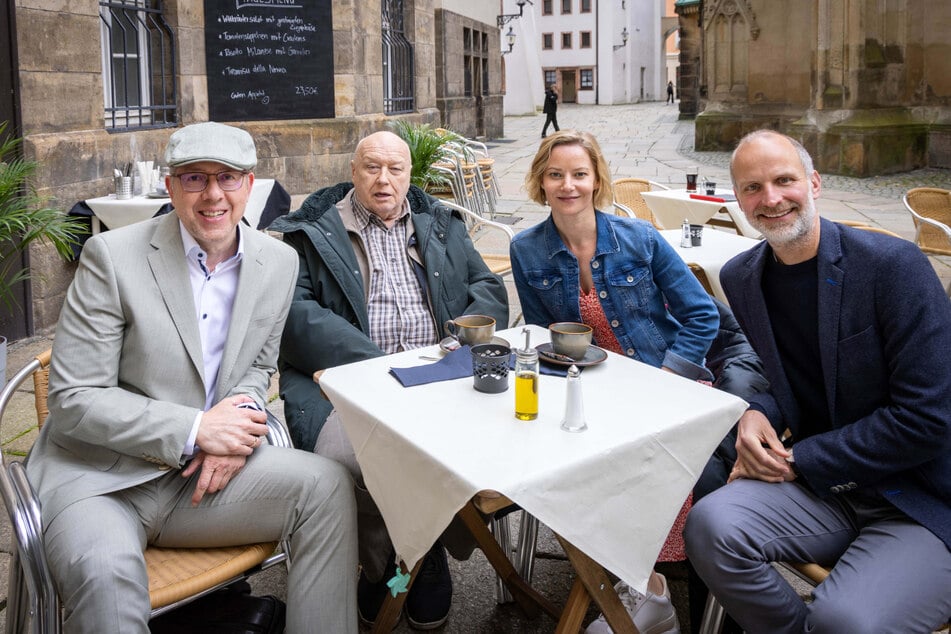 Bürgermeister Ralph Burghart (55, CDU), Thomas Thieme (75), Teresa Weißbach (43) und Produzent Clemens Schaeffer (46, v.l.).