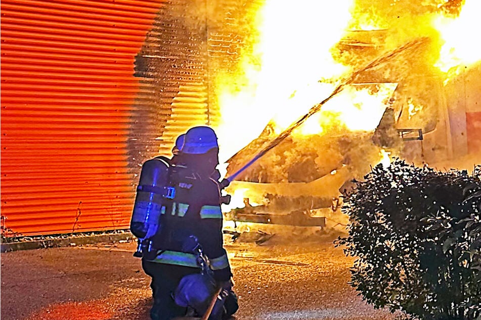 München: Brandserie in München: Autos in Flammen, Polizei schnappt Verdächtigen!