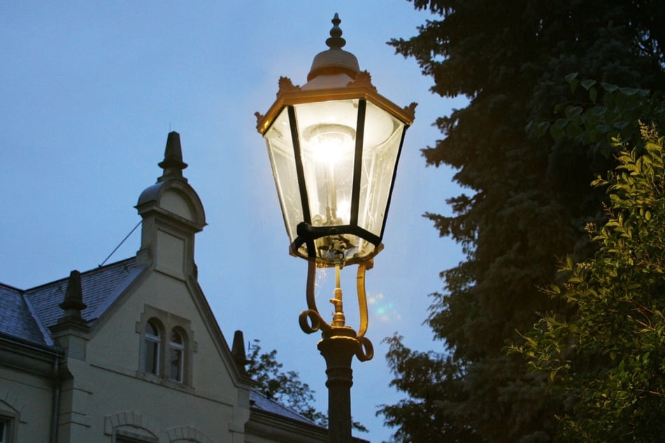 Eine Gaslaterne auf der Blasewitzer Kretschmerstraße.