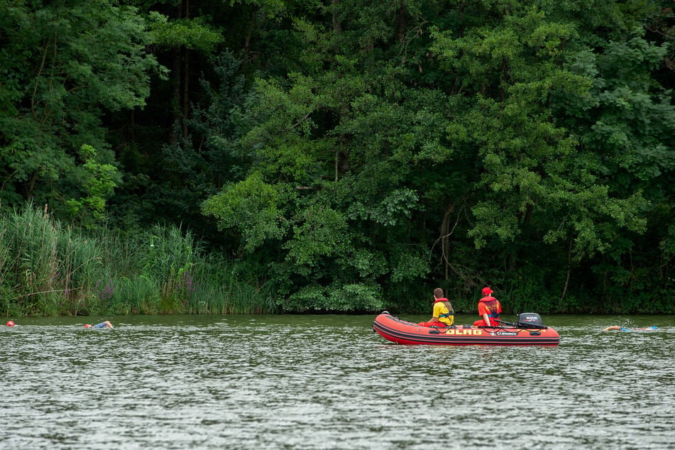 Die Deutsche Lebens-Rettungs-Gesellschaft (DLRG) hilft bei Notfällen im Wasser.