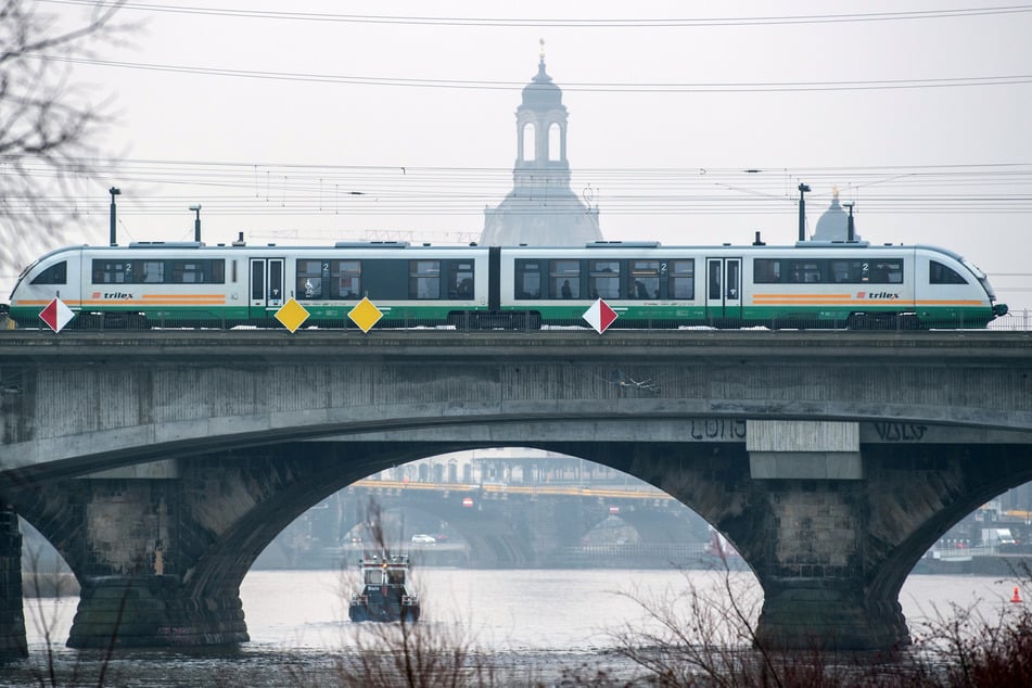 A Trilex train of the Länderbahn runs on the Marienbrücke over the Elbe, in the background the Frauenkirche can be seen.  Germany, the Czech Republic and Austria want to expand the rail connections between the three countries.