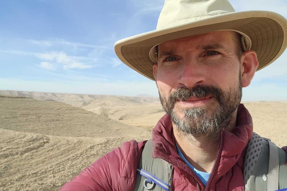 American researcher Mark Dickey remains trapped in Turkey's Morca cave as rescue efforts continue.