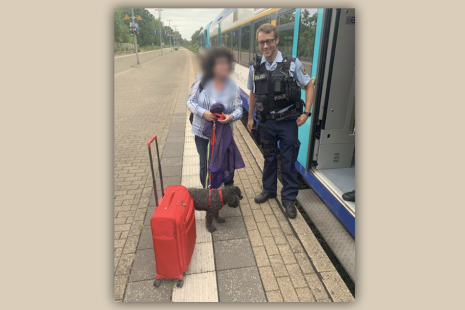 Pudel im Zug zurückgelassen: Bundespolizei sorgt für Happy End