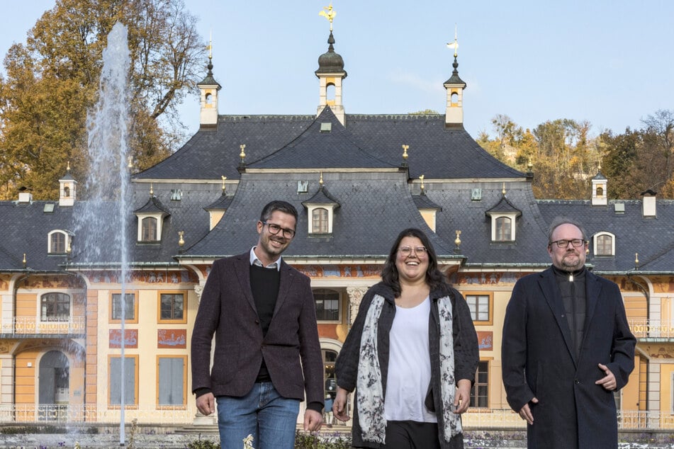 "Christmas Garden"-Geschäftsführer Sebastian Stein (41, v.l.), Schlossleiterin Josefine Frank (38) und Projektkoordinator Oliver Zietzke (44) freuen sich auf den Lichterglanz. Nächste Woche beginnen die ersten Arbeiten.