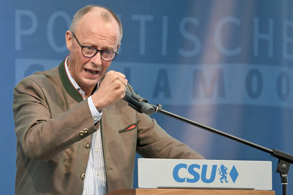 CDU-Chef Friedrich Merz' (67) Spruch bei einem Bierzeltauftritt auf dem Volksfest im niederbayerischen Abensberg sorgte für Aufsehen.