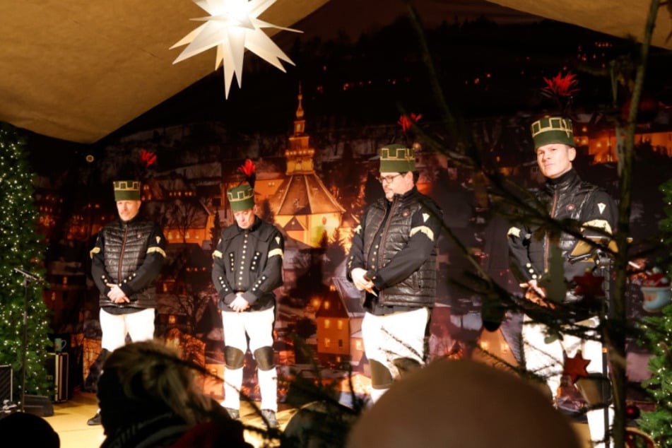 In Chemnitz wurde am heutigen Sonntag den Opfern des Anschlags in Magdeburg mit einer Gedenkminute gedacht.