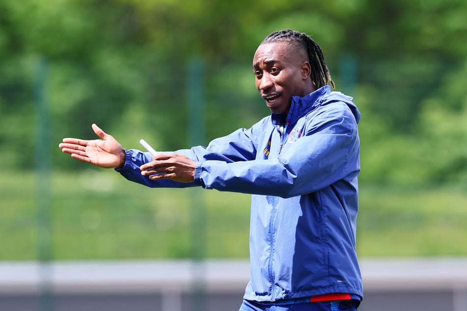 Yan Diomande (19) könnte am Sonntag auf Schalke zu seinen ersten Einsatzminuten für Real Madrid kommen.