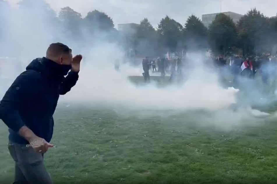 Die Polizei schoss mit Tränengas.