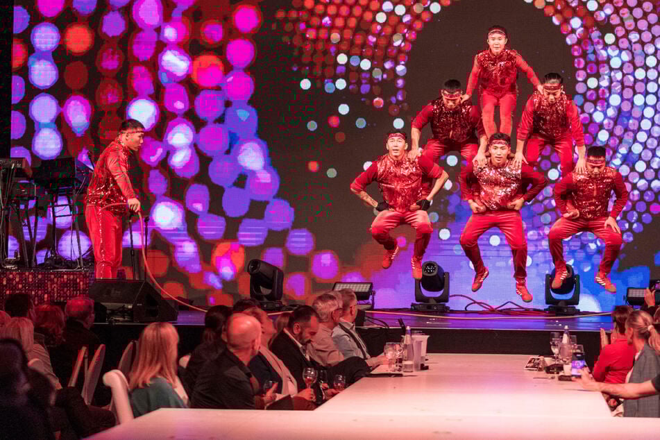Dresden: 500 Besucher begeistert: Überraschender Klamottentausch bei "Moments"-Premiere
