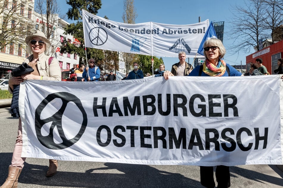 Der Hamburger Ostermarsch, hier die Ausgabe des Jahres 2022, wird in diesem Jahr nicht durch die Partei Die Linke und den DGB (Deutscher Gewerkschaftsbund) unterstützt.