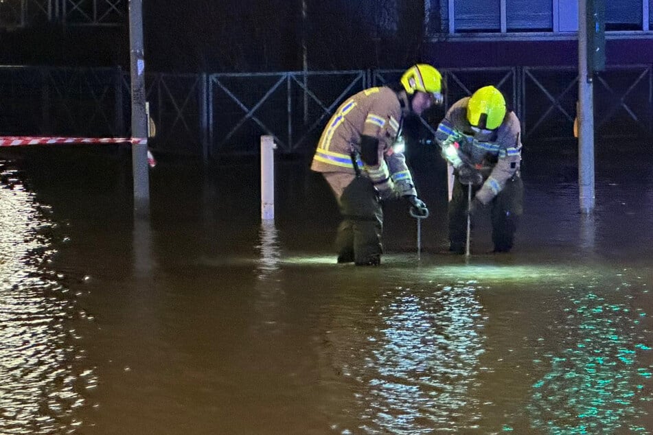 Die Seestraße wurde teilweise geflutet, musste gesperrt werden.