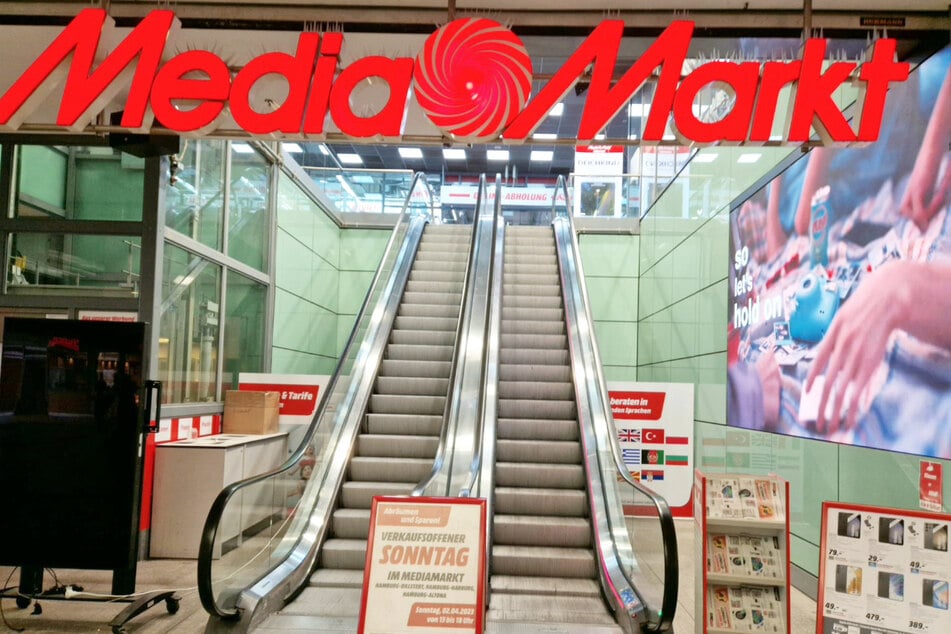MediaMarkt Hamburg-Altona auf dem Paul-Nevermann-Platz 15 (im Bahnhof Altona).