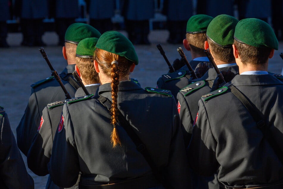 Mann zeigt "Hitlergruß": Zwischenfall bei Bundeswehr-Gelöbnis