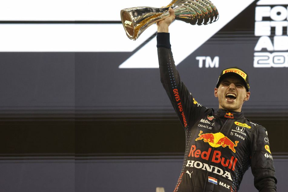F1: Verstappen snatches title after heart-stopping last lap drama!