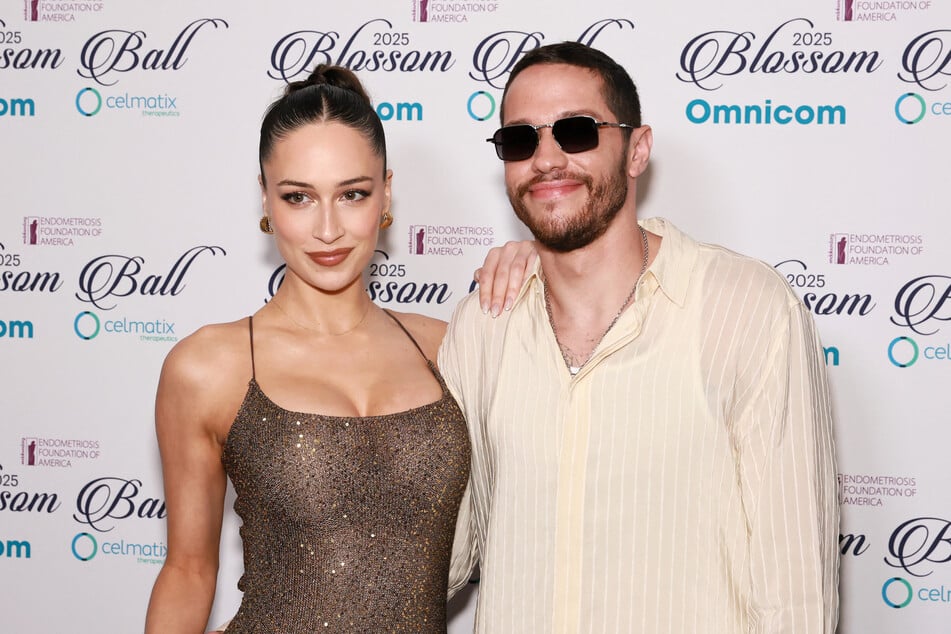 Nur vier Monate nachdem sie ihre Beziehung öffentlich gemacht hatten, gaben Pete Davidson und Elsie Hewitt bekannt, dass sie Eltern werden.