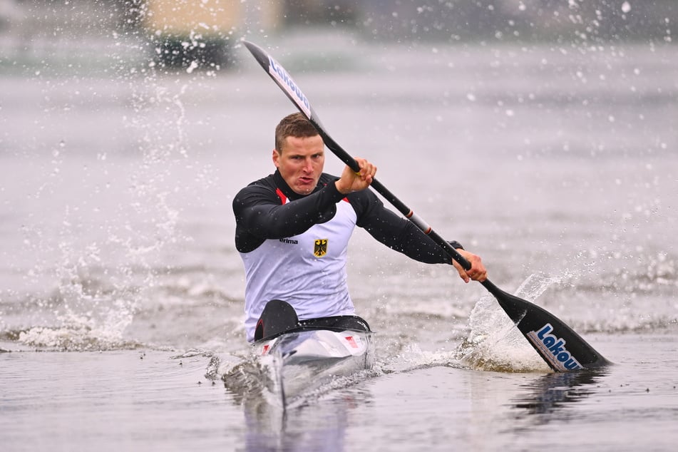 Auf der Elbe ist der Olympiasieger bereits Tausende Trainingskilometer gepaddelt. Jetzt absolviert er seinen ersten Wettkampf.