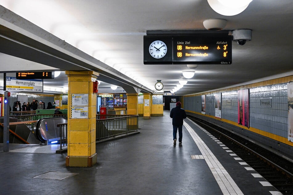 Berlin: Mann stirbt an Weihnachten im U-Bahnhof - und wird beklaut