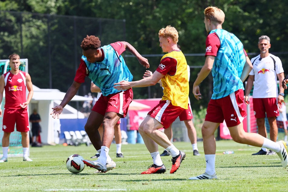 Assan Ouédraogo (l.) hat sich an der Schulter verletzt. Beim Training am Donnerstag ist er nicht dabei.