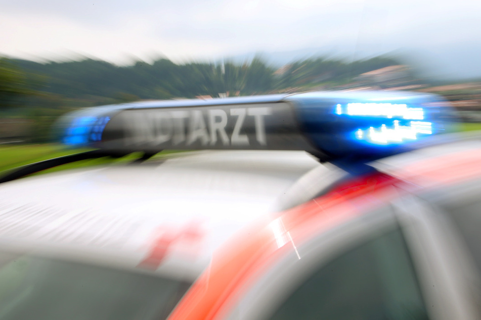 Der Mann wurde mit einer schweren Rauchvergiftung und Verbrennungen ins Krankenhaus gebracht und starb dort an den Folgen. (Symbolbild)