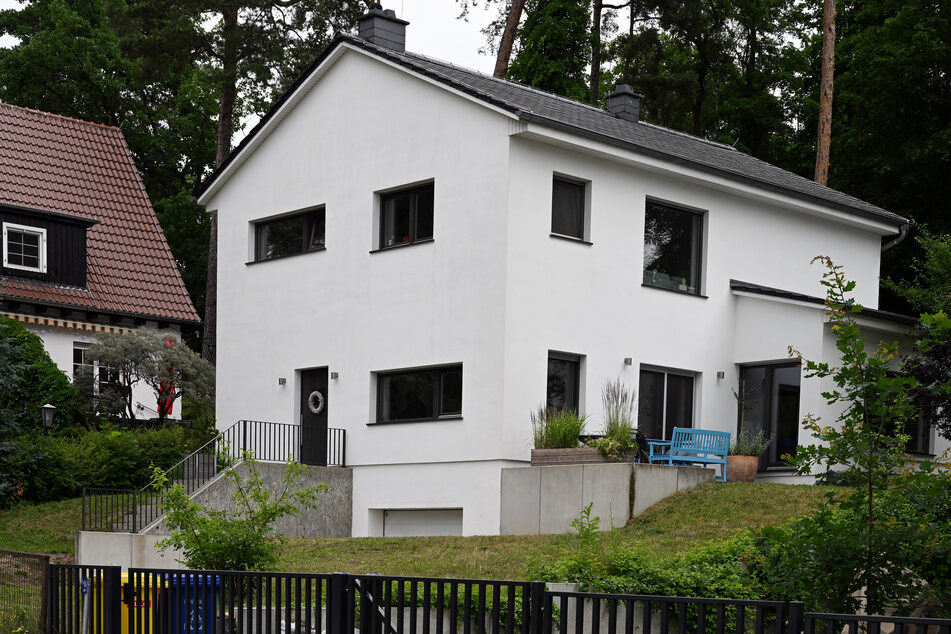 Dieses Einfamilienhaus in Rangsdorf (Teltow-Fläming) soll die dort lebende Familie abreißen.