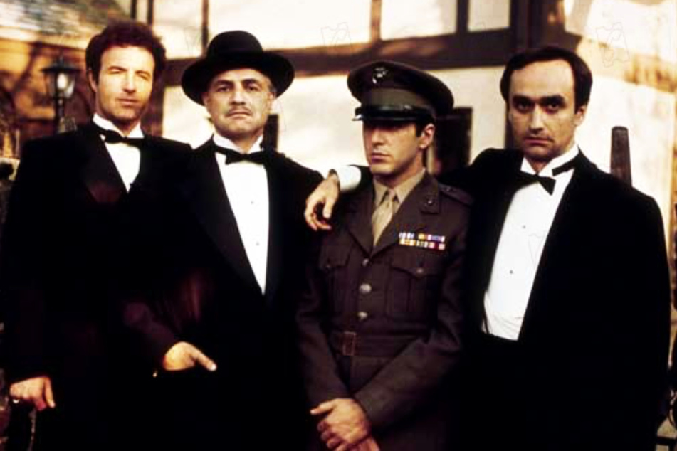 Von links nach rechts: James Caan (†82) am Set von "Der Pate" mit Marlon Brando, Al Pacino und John Cazale.