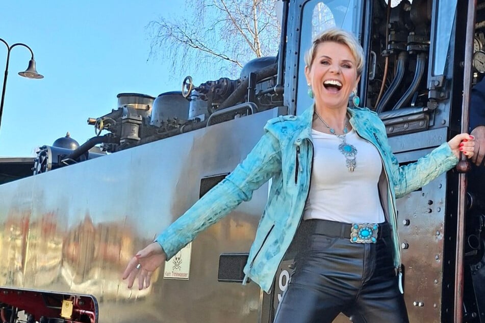 Dresden: Alte Holzklasse verdreht Linda Feller den Kopf