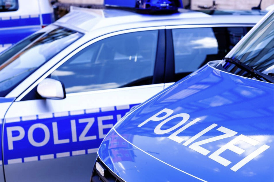 Die Polizei veranlasste präventive Schutzmaßnahmen auf dem betroffenen Schulgelände in Zerbst. (Symbolbild)