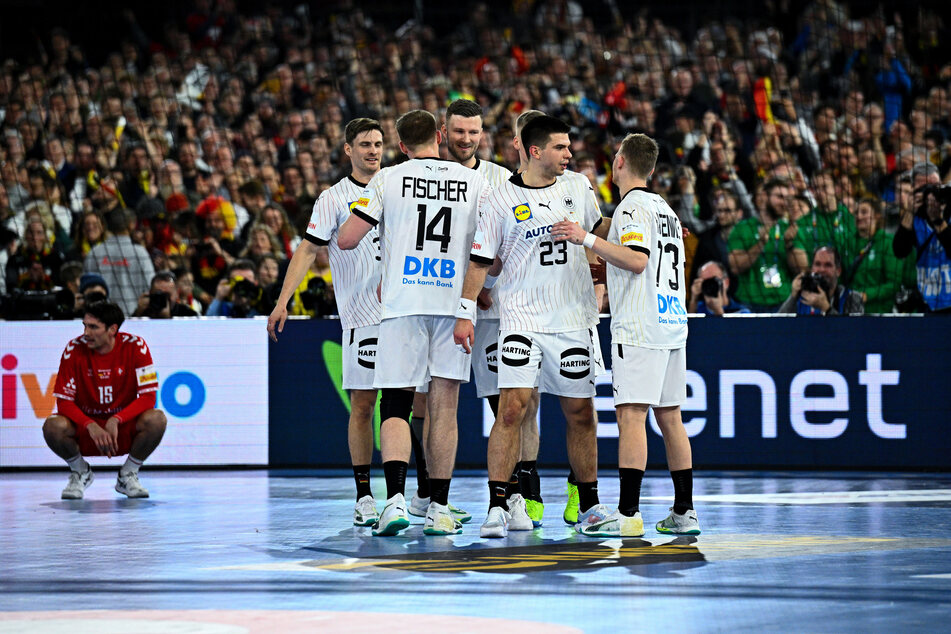 Das war eine starke Teamleistung! Die deutschen Handballer starteten die Heim-EM mit einem Auftakt nach Maß.