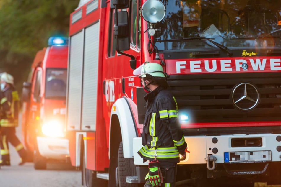 Am Freitagvormittag hat ein Brand in einem Wohn- und Geschäftshaus in Glienicke/Nordbahn einen größeren Polizei- und Feuerwehreinsatz ausgelöst. (Symbolfoto)