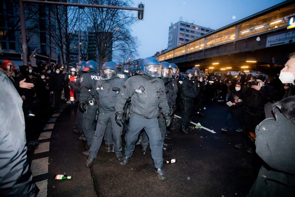 Während der Mieterdemo am Donnerstagabend ist es zu Angriffen auf Polizisten gekommen.