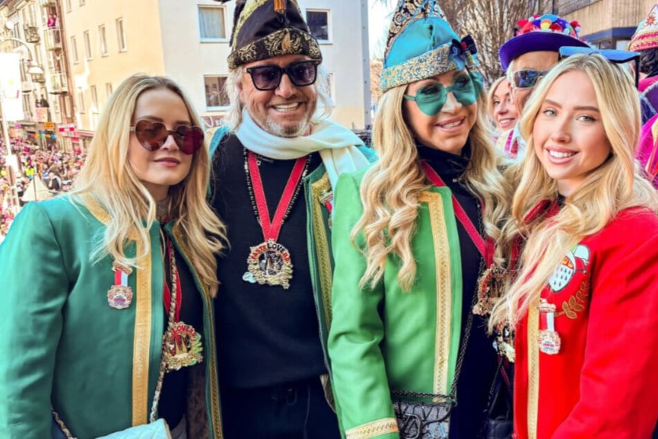 Ehemann Robert und die beiden gemeinsamen Töchter Davina (22, l.) und Shania (20, r.) geben Carmen Geiss die Kraft, die schwierige Zeit durchzustehen.