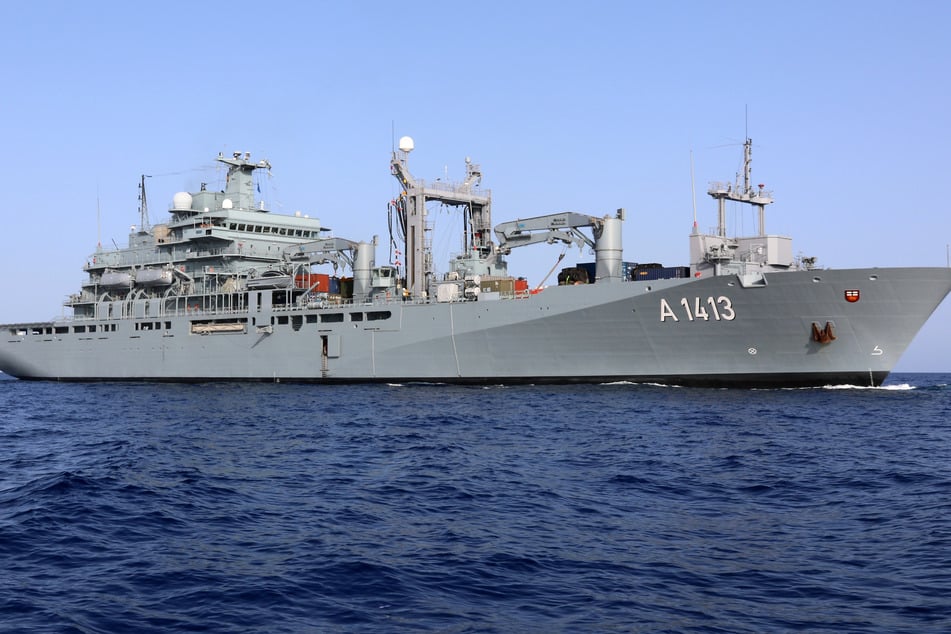 Kriegsschiff "Bonn" läuft zum Einsatz ins Mittelmeer aus